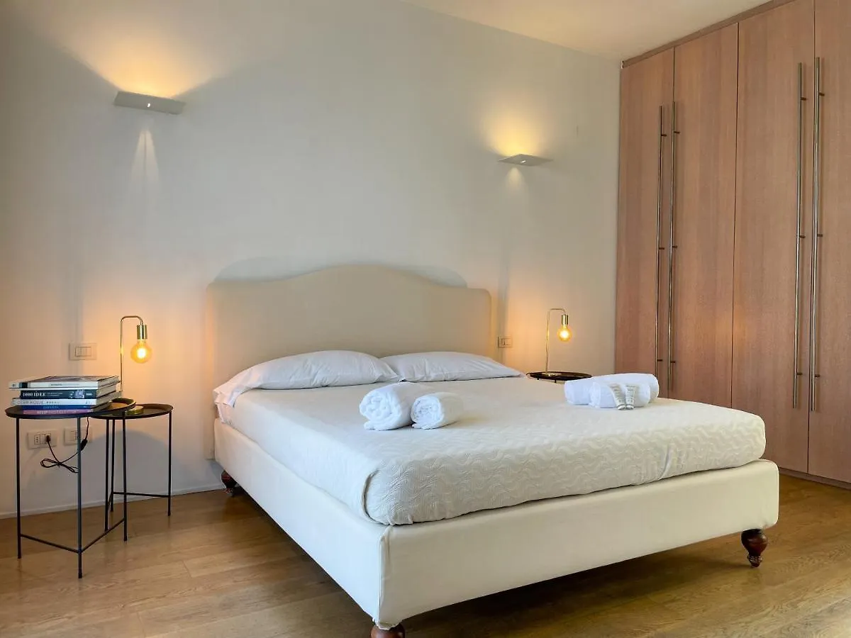 Luxury Penthouse With Stunning View And Hammam Apartment Milan